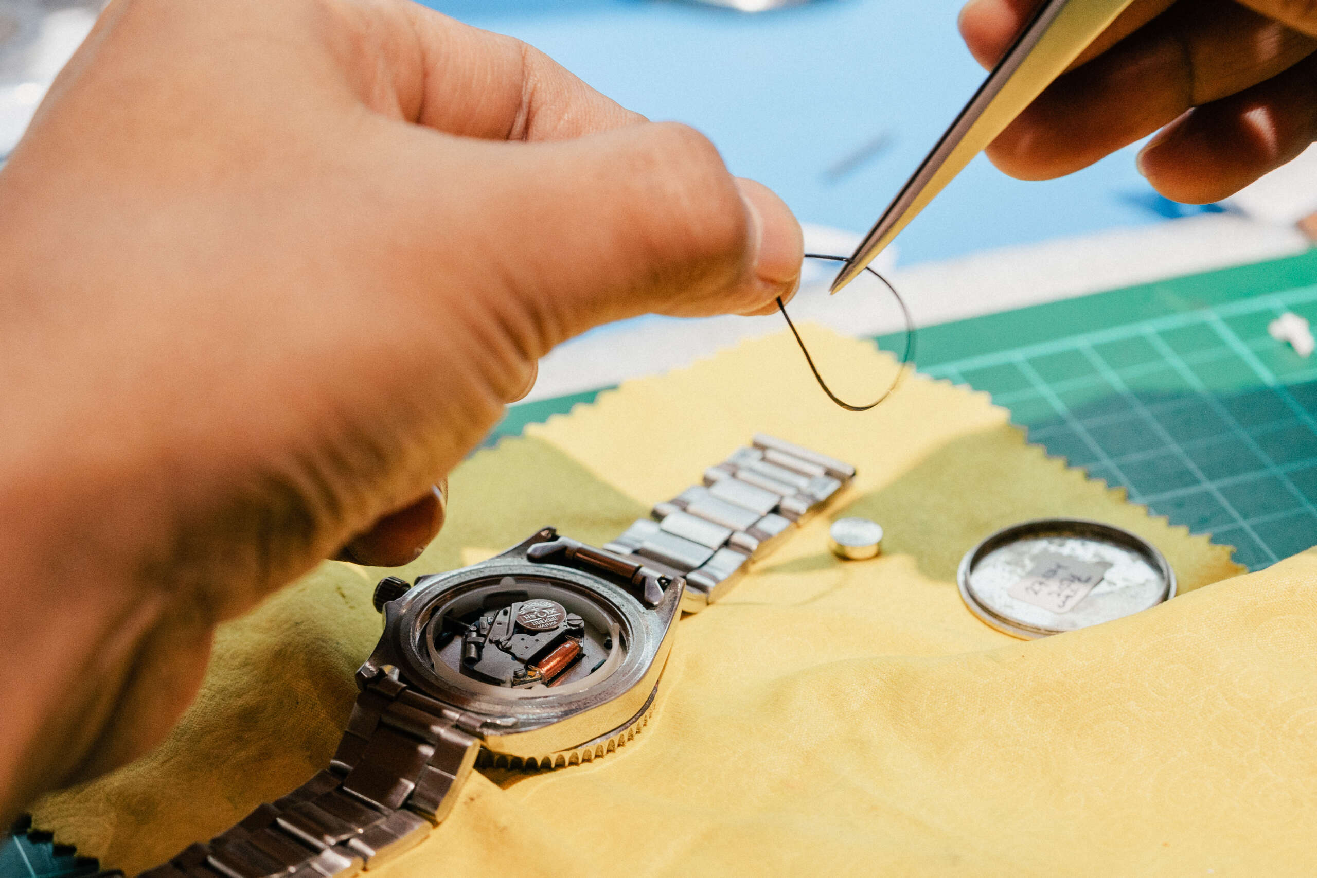 Proses Perbaikan Jam Tangan