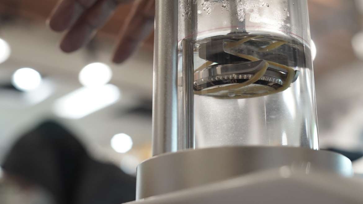 Pertolongan Pertama Pada Jam Tangan Yang Kemasukan Air Tik Tok Watch Repair