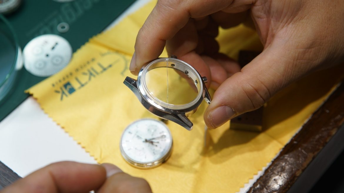 Catat! Kaca Jam Tangan Harus Diganti, Jika Jam Tangan Kamu Mengalami 3 Hal Ini