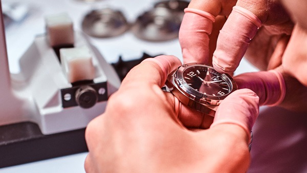 Mengenal-Istilah-Grafir-Dial-Pada-Jam-Tangan